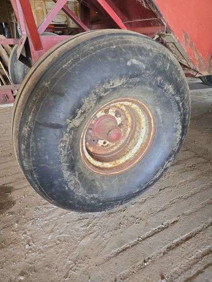 M & W 300B Little Red Wagon grain cart
