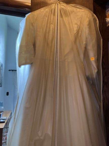 Women’s Vintage Wedding Gown in Garment Bag