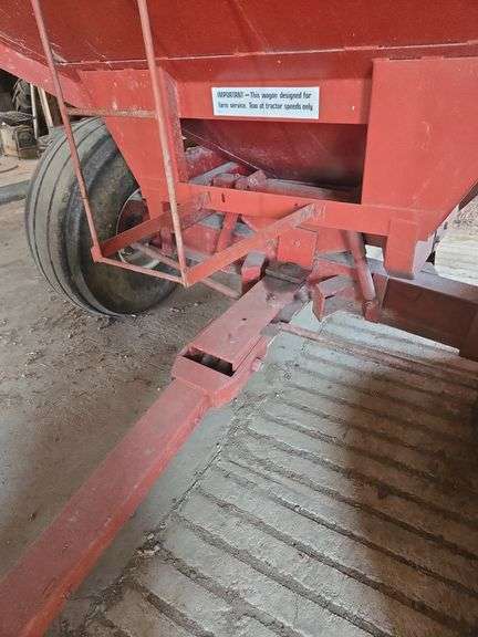 M & W Little Red Wagon grain cart