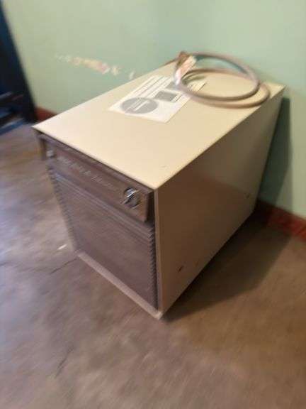 AMANA PORTABLE DEHUMIDIFIER