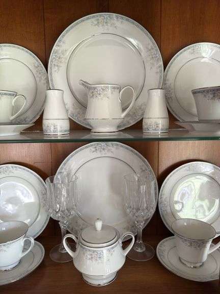 SILK GARLAND “LEGENDARY BY NORITAKE” SRI LANKA CHINA SET WITH 8 PLACE GOBLETS