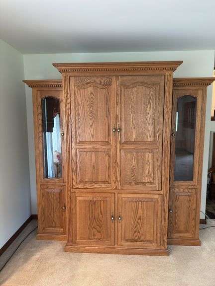 LARGE SOLID OAK AMISH BUILT ENTERTAINMENT CENTER
