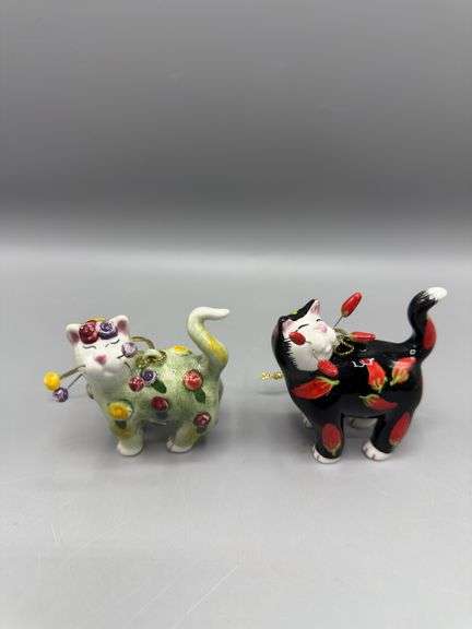ASSORTMENT OF COLLECTIBLE