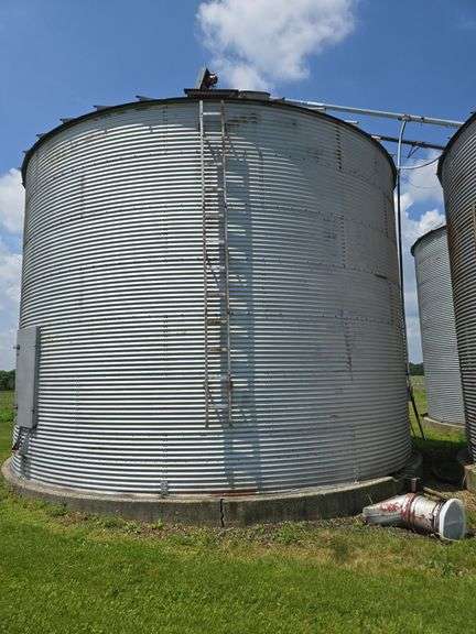 9,000-bushel grain storage bin