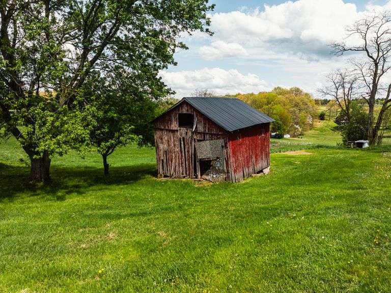 Home & Outbuildings, 5 Acres, 419 ft frontage