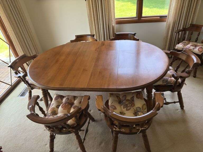 WALTER OF WABASH SOLID MAPLE DINING TABLE WITH 2 LEAVES AND 8 MATCHING CHAIRS