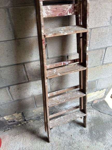 WOODEN 5’ STEP LADDER