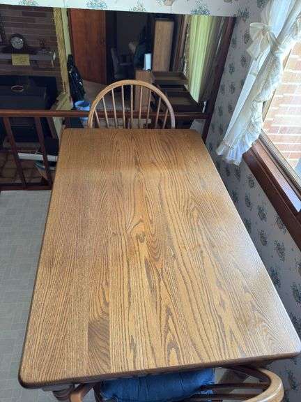 SOLID OAK KITCHEN TABLE WITH 2 MATCHING CHAIRS