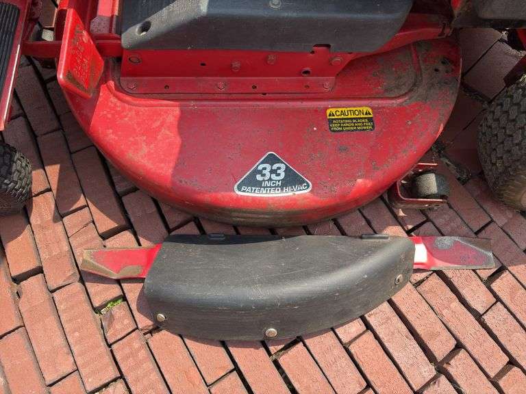 SNAPPER SR1333 33” RIDING MOWER WITH MULCHING KIT (13 HP BRIGGS & STRATTON)