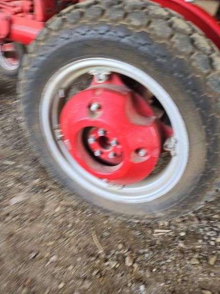 1947 McCormick IH Farmall Cub w/ 4.5' blade attachment