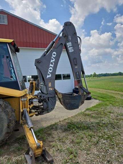 Volvo BL60 Backhoe Loader with extend-hoe