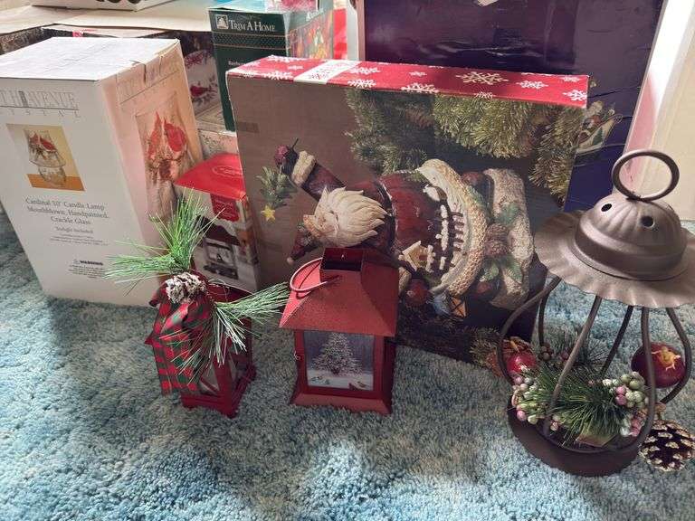 LARGE LOT OF CHRISTMAS HOLIDAY DECOR