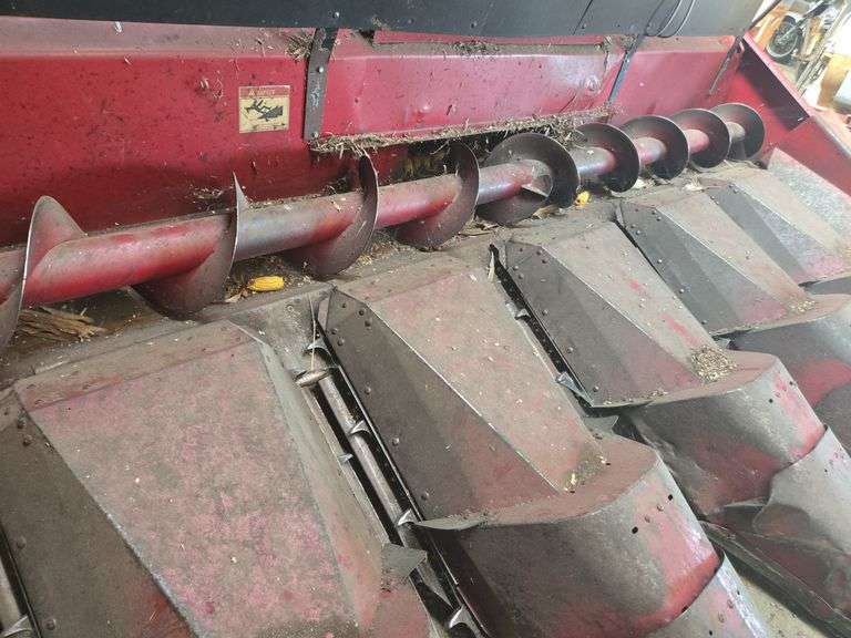 Case model 1063 6 row cornhead attachment