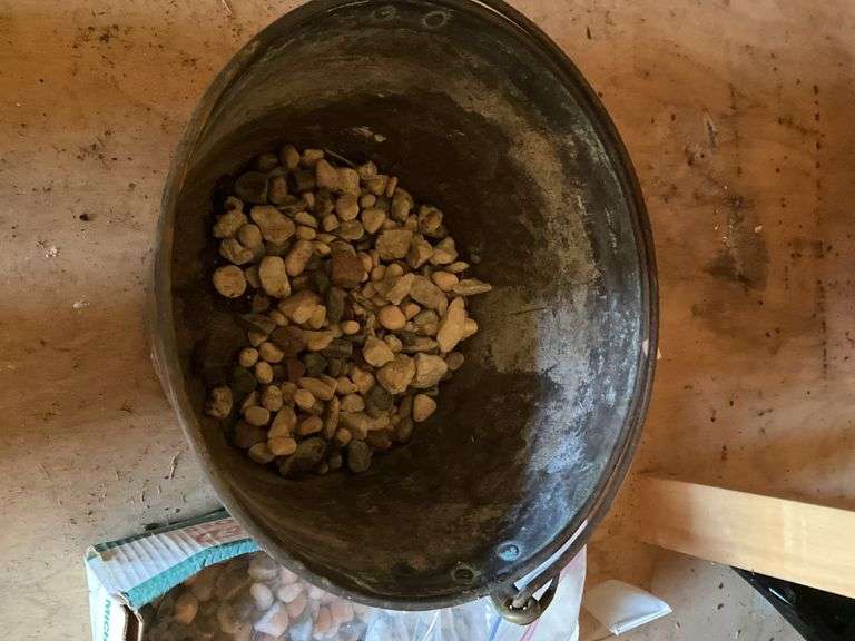 Metal Pot, Decorative Rocks