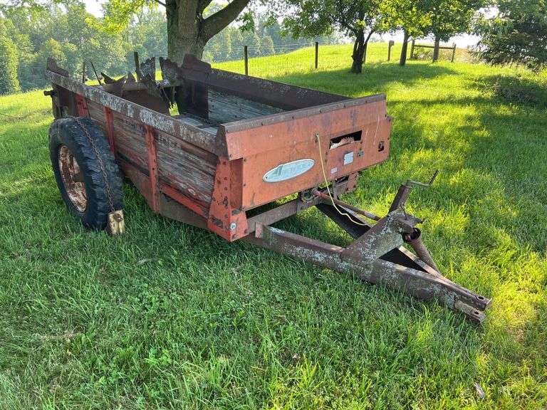 New Idea 217 PTO manure spreader
