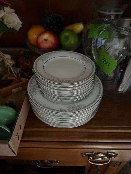 SILK GARLAND “LEGENDARY BY NORITAKE” SRI LANKA CHINA SET WITH 8 PLACE GOBLETS