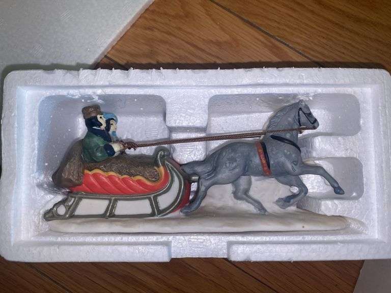 Heritage Village Collection “Holly Tree” & Dickens' Sleighride