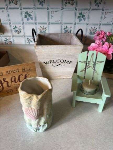 ASSORTED DECOR
