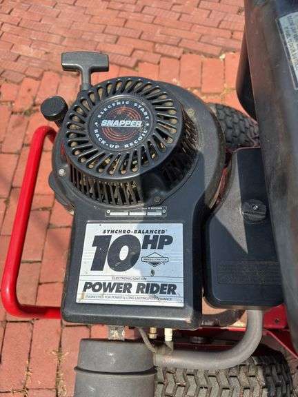 SNAPPER SR928 28” RIDING MOWER (10 HP BRIGGS & STRATTON)
