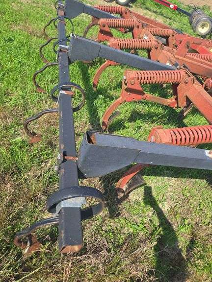 Krause 2889 9-shank chisel plow w/ leveling harrow