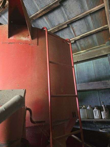 Farmhand 830 Feed Master grinder-mixer