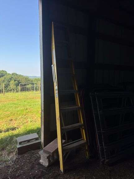 8FT Fiberglass Ladder