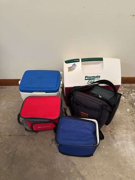 VARIETY OF LUNCH BOXES/BAGS