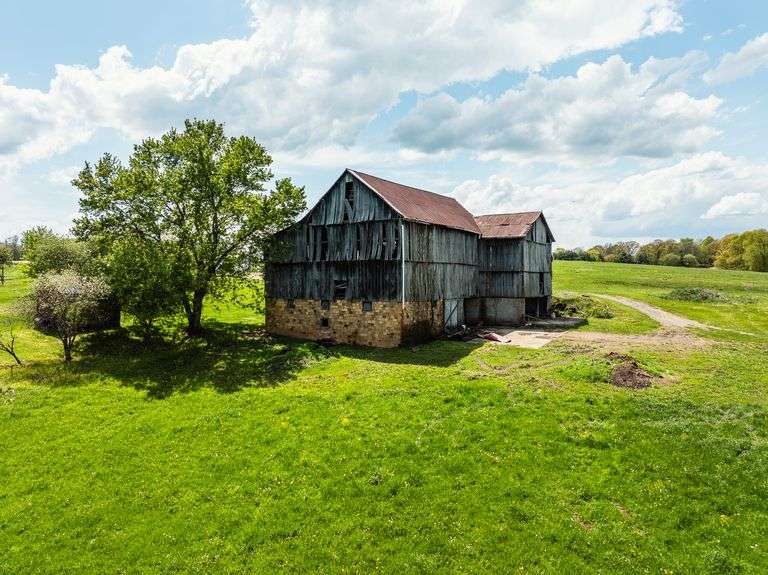 Home & Outbuildings, 5 Acres, 419 ft frontage