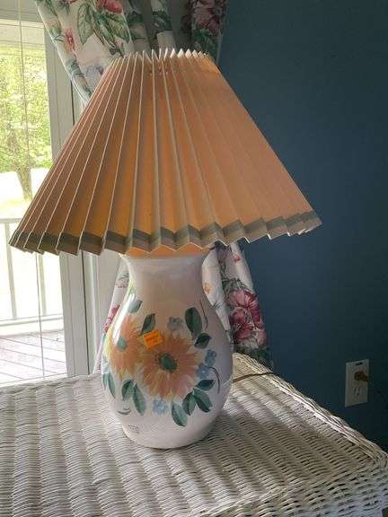 Floral Design Table Lamp