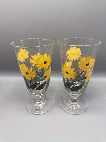 SET OF 8 ONEIDA HAND PAINTED PEDESTAL GLASSES 18 OZ