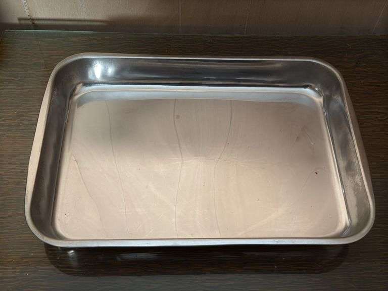 PRISCILLA WARE ALUMINUM COVERED ROASTER, PYREX 9 x 13 PAN WITH BASKET, AND BAKING PANS