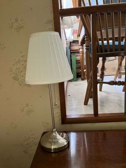 ROUND MDF-TOP TABLE WITH CONTENTS TABLE CLOTH, GLASSWARE, FLORAL DECOR, LAMPS, (ITEMS IN PHOTOS)