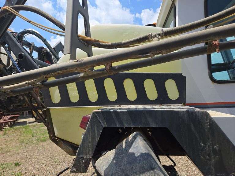 Melroe 3430 Spra-coupe sprayer