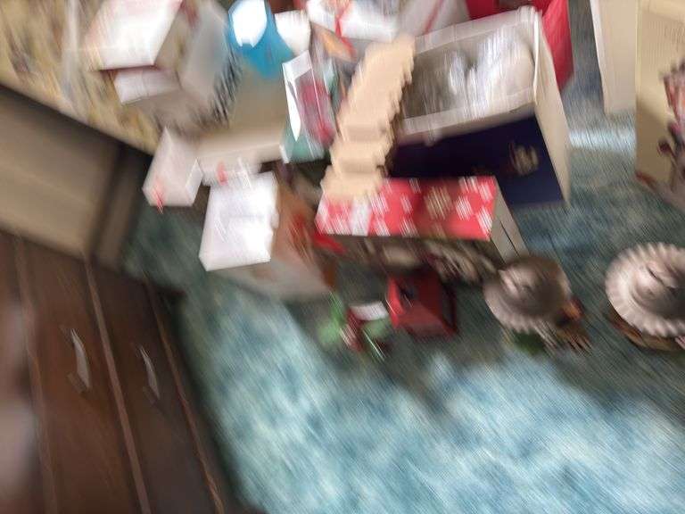 LARGE LOT OF CHRISTMAS HOLIDAY DECOR