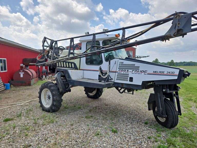 Melroe 3430 Spra-coupe sprayer