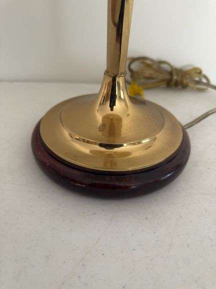 VINTAGE BRASS LAMP WIRH WOODEN BASE