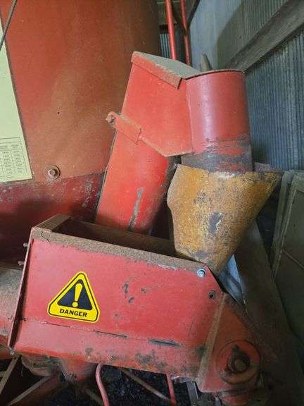 Farmhand 830 Feed Master grinder-mixer
