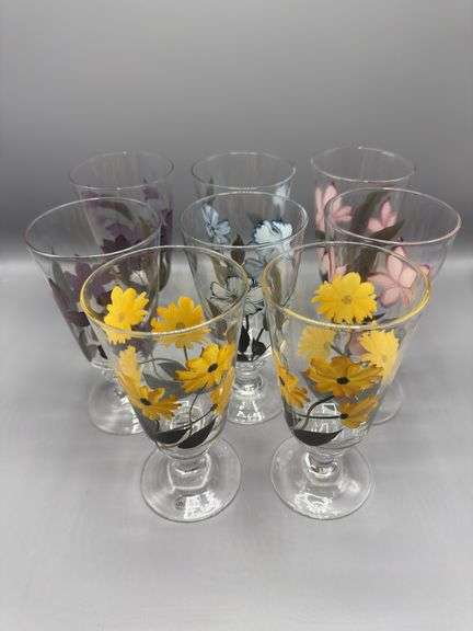 SET OF 8 ONEIDA HAND PAINTED PEDESTAL GLASSES 18 OZ