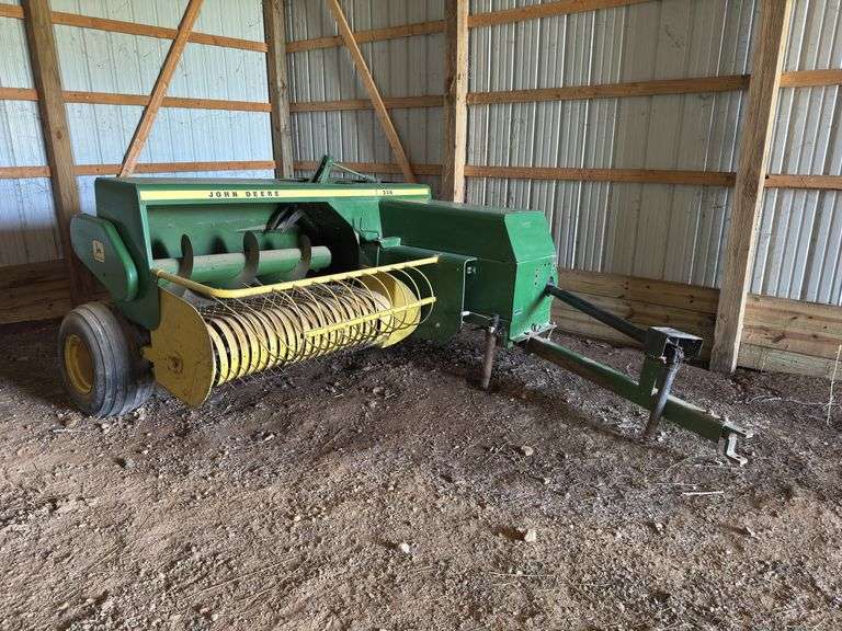 JD 336 Square Bailer