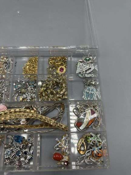 JEWELRY BOX ASSORTMENT OF EARRINGS, BRACELETS, PENDANTS WITH 14KT GOLD