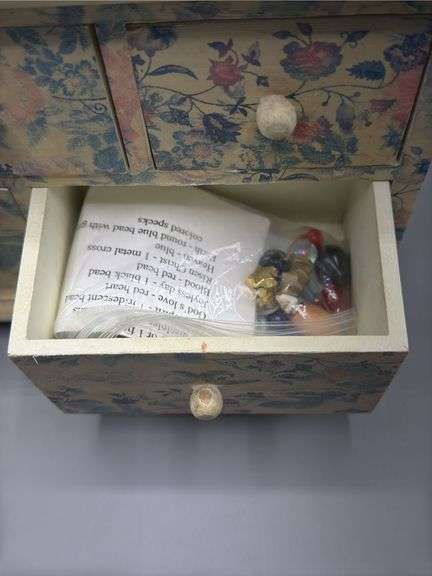 VINTAGE FLORAL JEWELRY BOX WITH CONTENTS OF JEWELRY AND WATCHES INCL. SEIKO, CITIZEN, FOSSIL, PRECIS