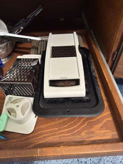CHEESE GRATERS, COLANDERS, BROILER PAN, BAG CLIPS