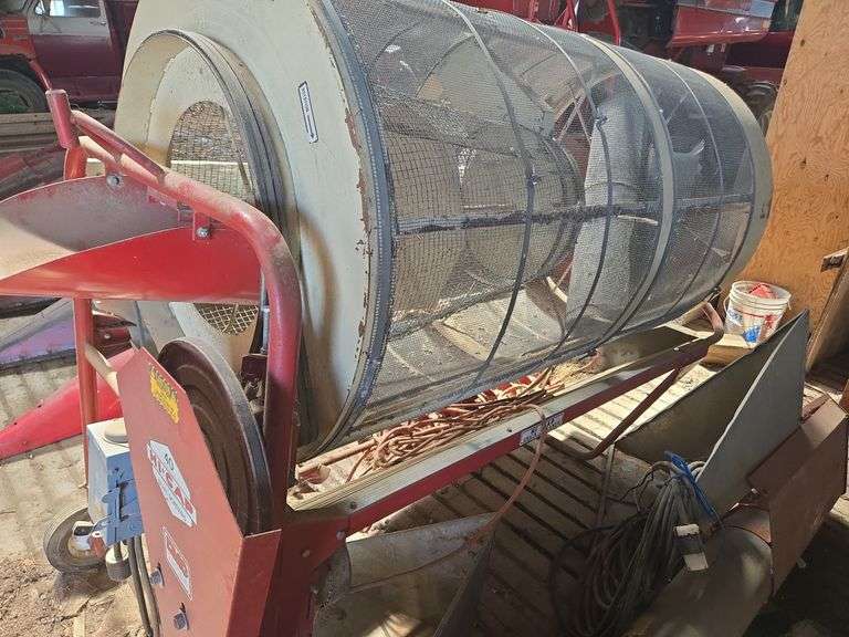 Hi-Cap 40 Grain cleaner w/ auger
