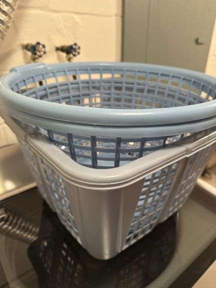 LAUNDRY BASKETS (x3)