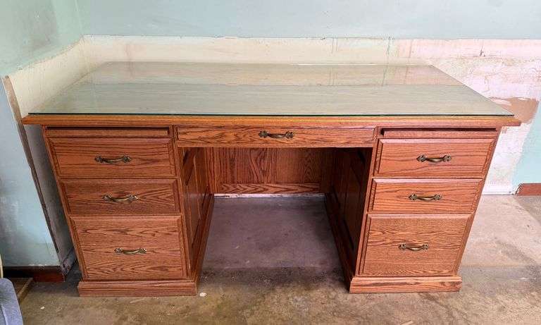 NUT TREE FURNITURE SOLID OAK EXECUTIVE STYLE DESK