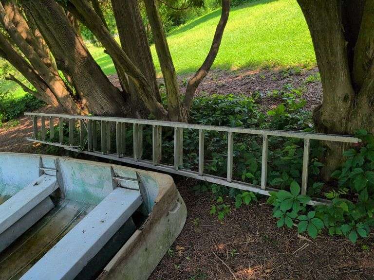 12' Extension ladder - unextended