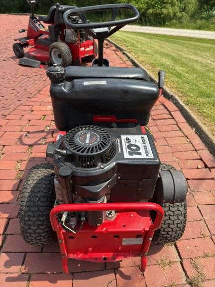 SNAPPER SR928 28” RIDING MOWER (10 HP BRIGGS & STRATTON)