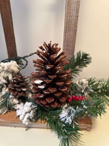 PRE-LIT CHRISTMAS CARDINAL DECOR
