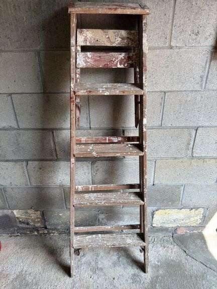 WOODEN 5’ STEP LADDER