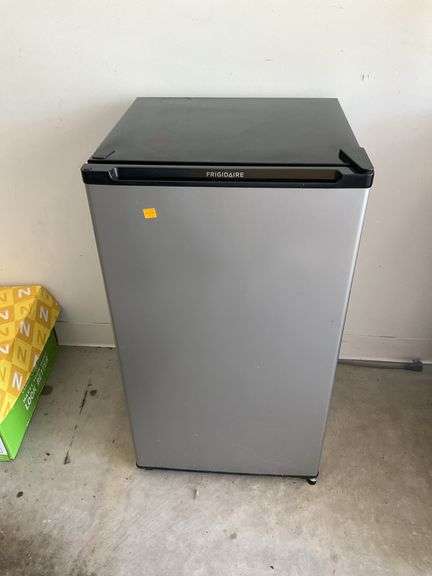 Frigidaire Apartment Size Refrigerator